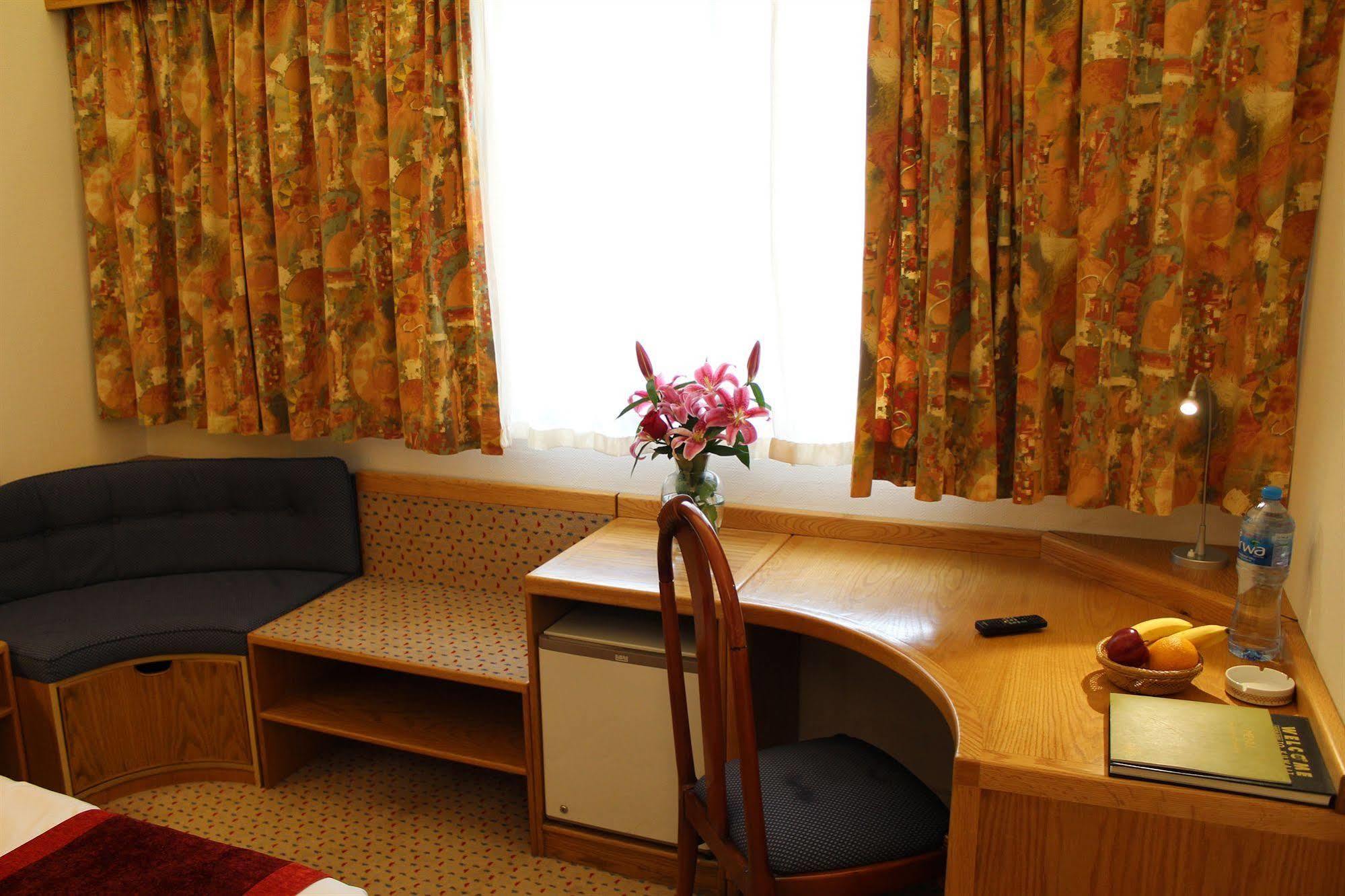 Oasis Hotel Kuwait City Екстер'єр фото