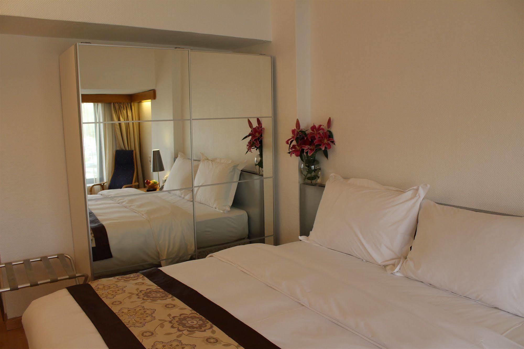 Oasis Hotel Kuwait City Екстер'єр фото
